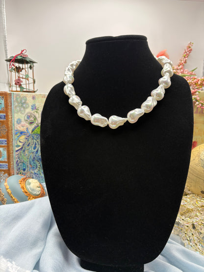 White Shell Pearl Necklace in Stainless Steel